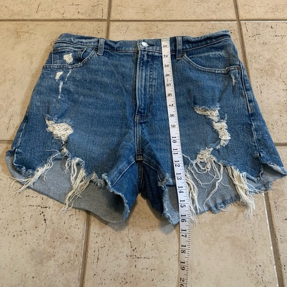 💜 Abercrombie & Fitch Ripped High Rise Mom Shorts - Picture 6 of 6